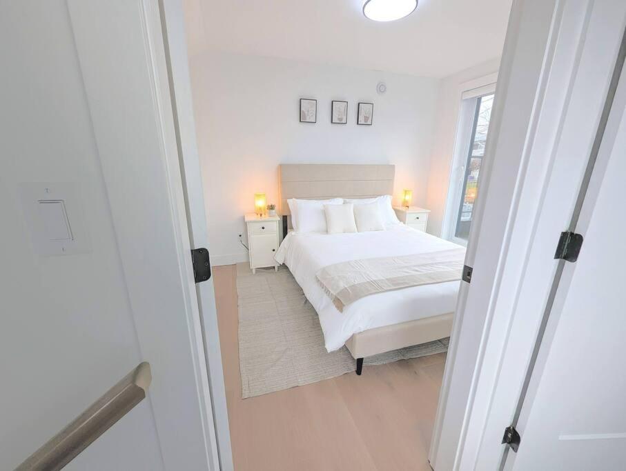 Centrally Located, Modern, 2 Bedroom Home 溫哥華 外观 照片