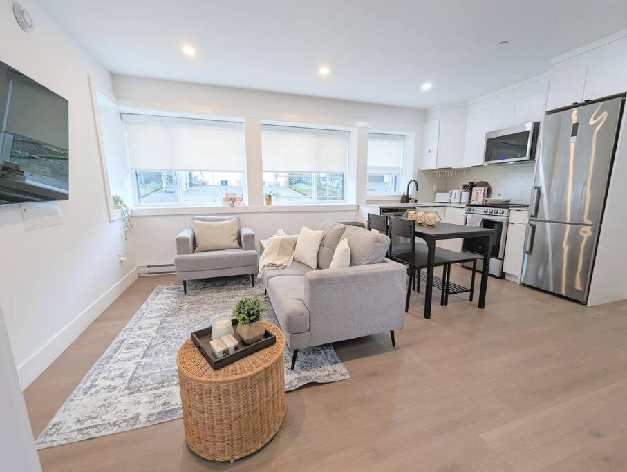 Centrally Located, Modern, 2 Bedroom Home 溫哥華 外观 照片
