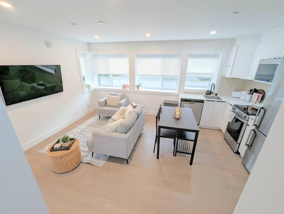 Centrally Located, Modern, 2 Bedroom Home 溫哥華 外观 照片